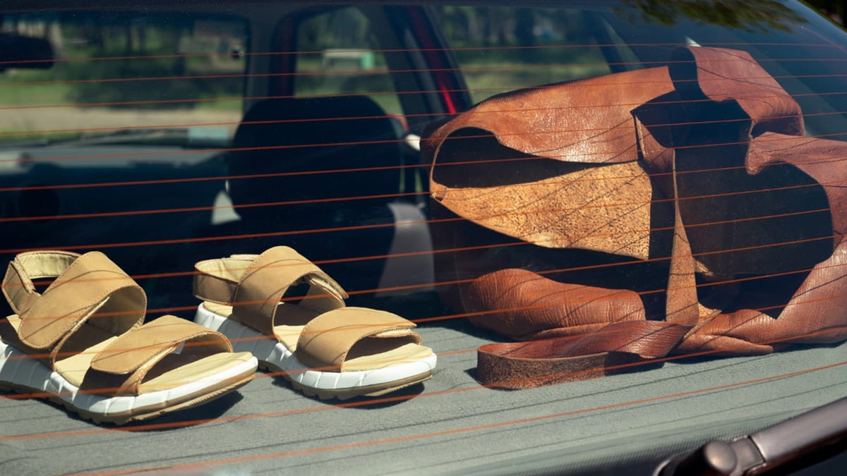 Is driving with flip flops legal?